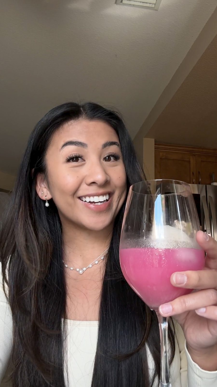 Customer enjoying a Ü Relax mixed berry drink